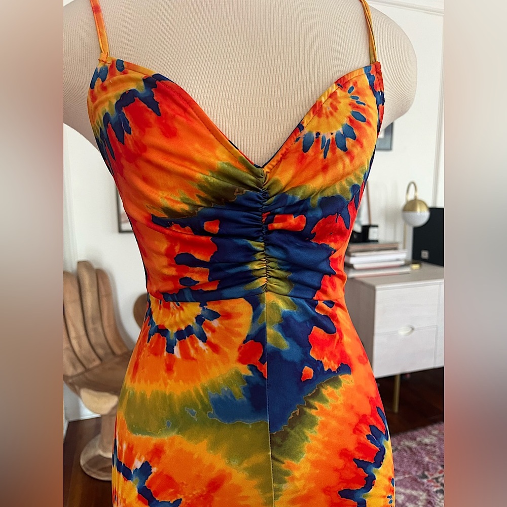 Sexy Spiral Tie Dye Body-con Dress - Picture 2 of 3